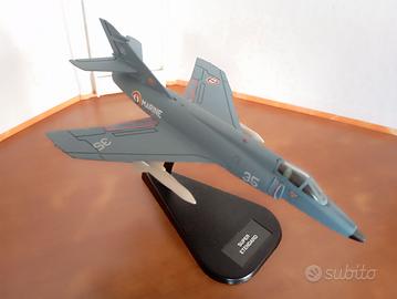 Modellino aereo    scala1:100
