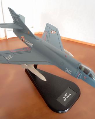 Modellino aereo    scala1:100