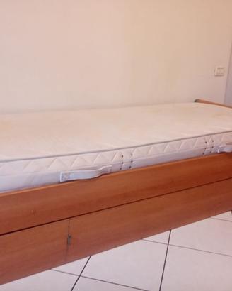 Letto con doghe tutto in legno
