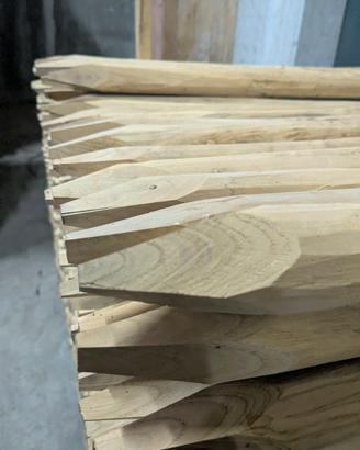 Paletti in legno con punta a 4 facce