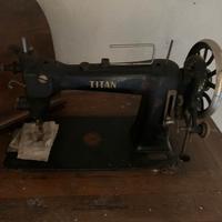 Macchina da cucire TITAN vintage