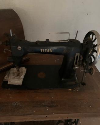 Macchina da cucire TITAN vintage