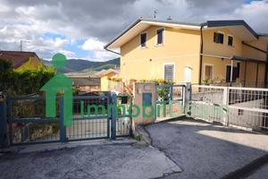 VILLA IN VIA FONTANA CAMILLO A TITO