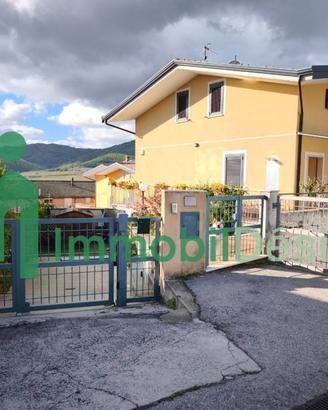 VILLA IN VIA FONTANA CAMILLO A TITO