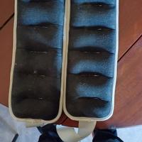 pesi cavigliere di vario peso.