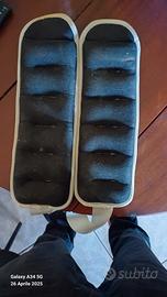 pesi cavigliere di vario peso.