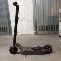 Monopattino elettrico Segway Ninebot 25 km/h
