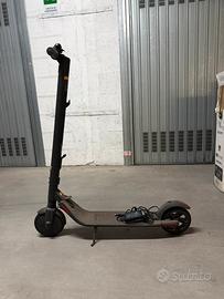 Monopattino elettrico Segway Ninebot 25 km/h