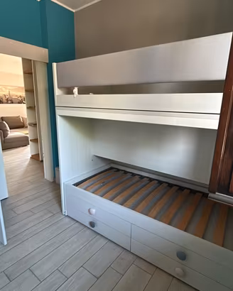 Cameretta Nidi con letto a castello e armadio