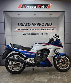 Kawasaki GPz 900 R