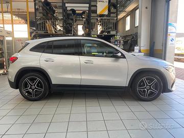 MERCEDES GLA 200/220 D PREMIUM PLUS 4MATIC AUTO 19