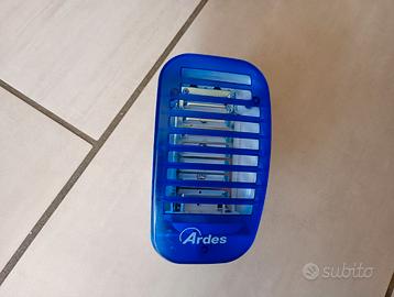 Zanzariera elettrica a luce attinica led