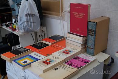 libri di economia molto vintage