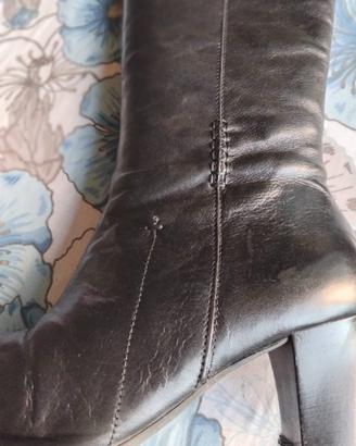 Stivale in pelle nero