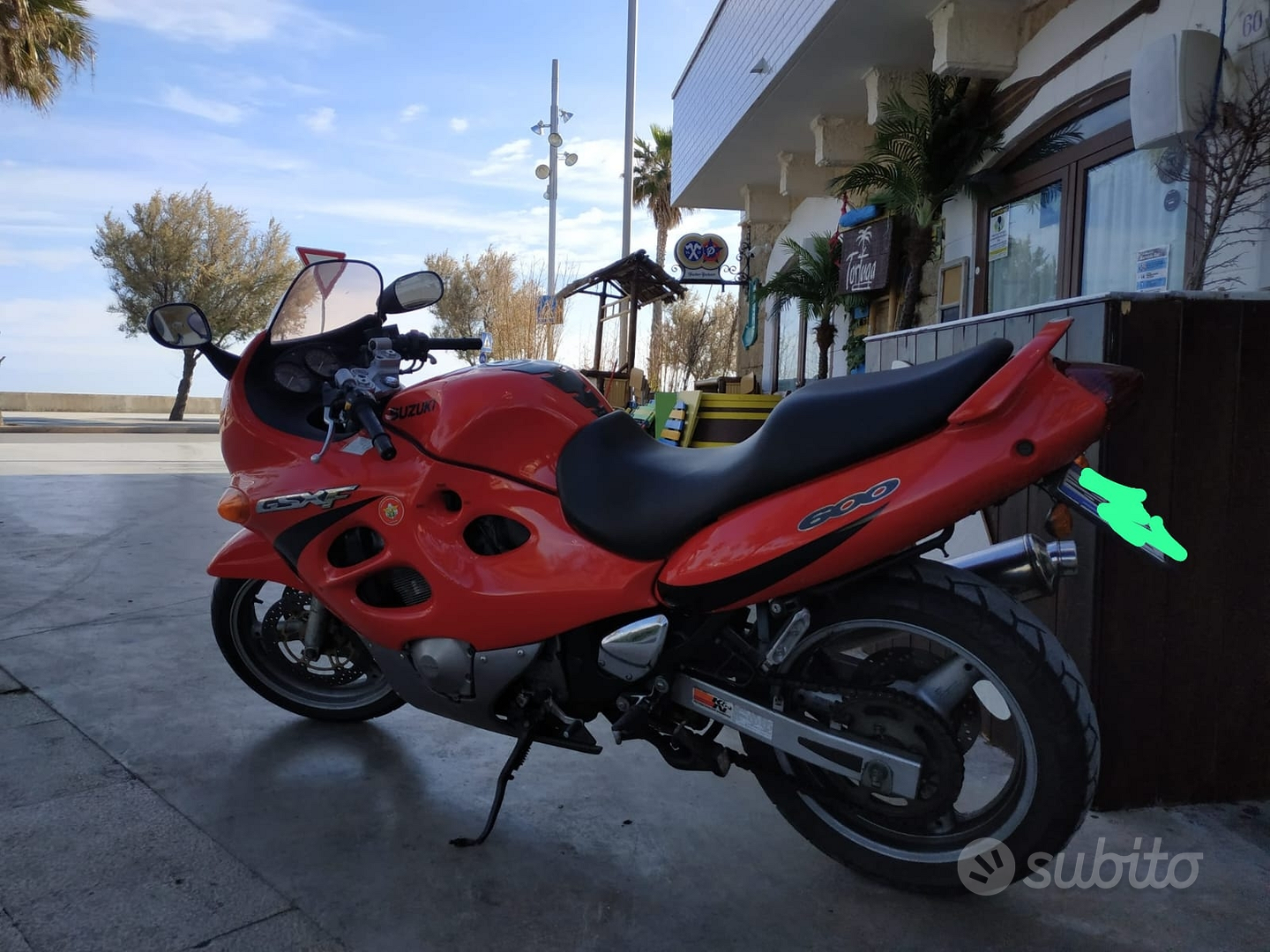 Suzuki GSX 600 F Moto e Scooter In vendita a Bari