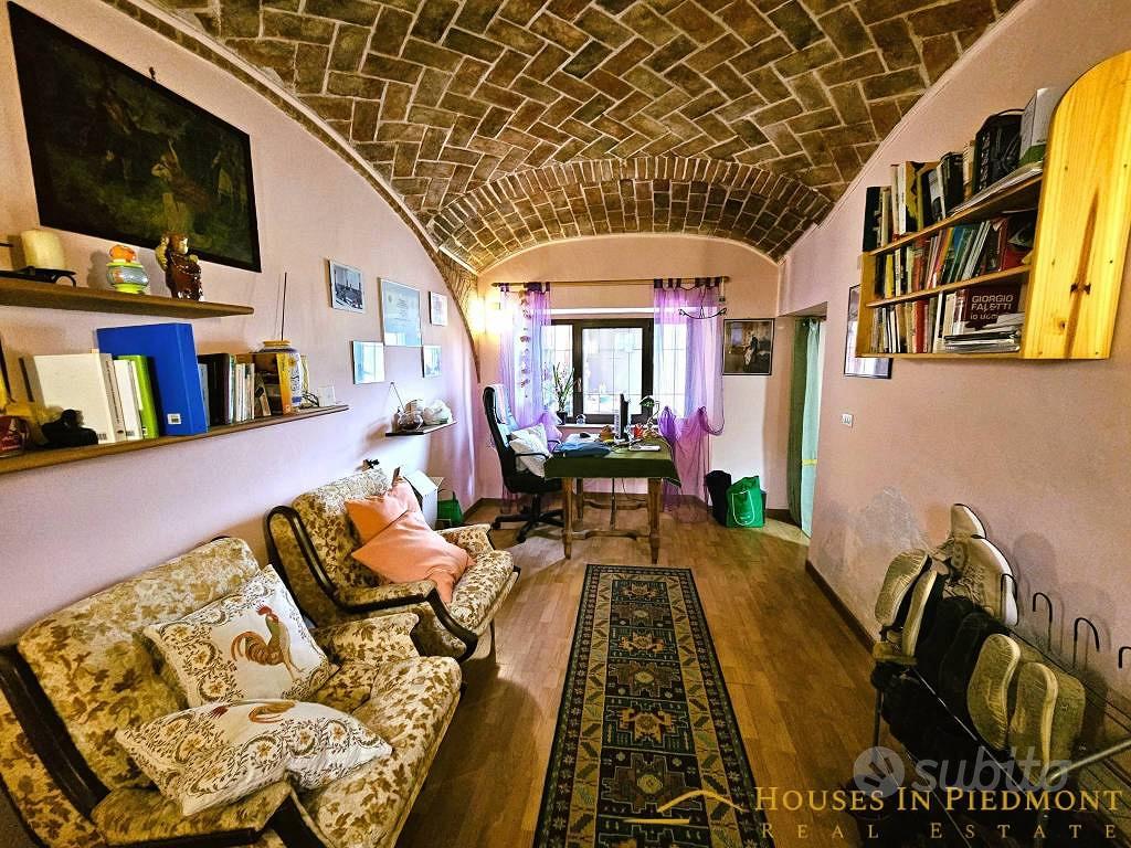 Rustico / Casale di 600 m² con più di 5 locali e b - Vista 4