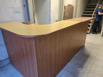 Bancone negozio e reception in legno 