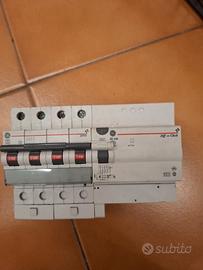 Interruttore magnetotermico differenziale C63
