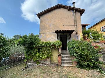 2 LOCALI A VITERBO