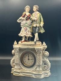 Orologio in porcellana vintage