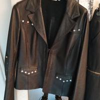 giacca in pelle nera con frange