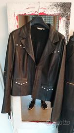 giacca in pelle nera con frange