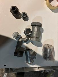 130 pezzi, raccordi di ferro misti