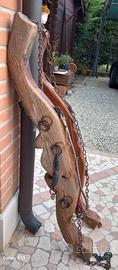 Antico Giogo per Buoi in Legno Massello Intagliato