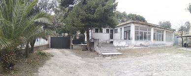 Ampio e luminoso ristorante spazio esterno privato