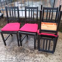 Sedie nere con cuscino