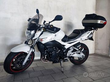 Suzuki GSR600