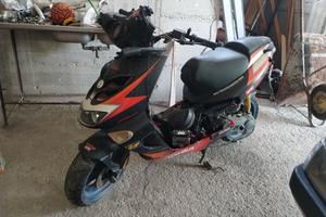 Aprilia SR 50  --Con libretto