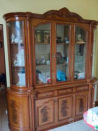 Mobile sala da pranzo con cristalliera color noce 