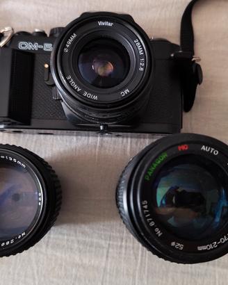 Macchina fotografica analogica e obiettivi