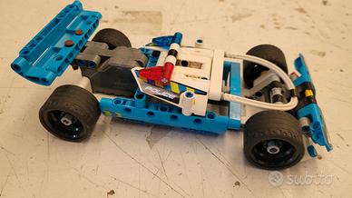 LEGO Technic Inseguimento della Polizia, Macchina
