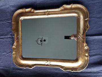 Specchio vecchio del novecento con foglia oro