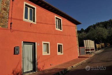 Rustico / Casale di 240 m² con più di 5 locali e b