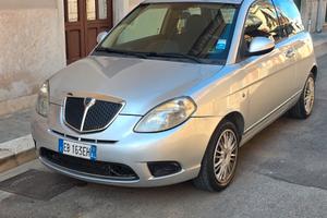 lancia y