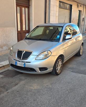 lancia y