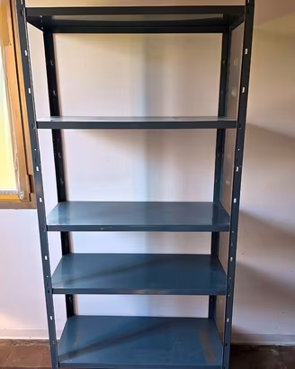 Scaffale metallico grigio a 5 ripiani in metallo
