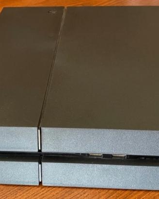 play station 4 con controller rosso e gta5 