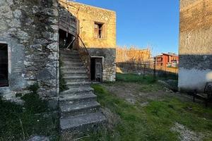 Rustico / Casale di 3110 m² a Monte San Giovanni C