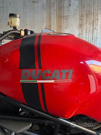 DUCATI MONSTER 900s