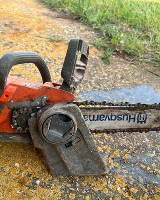 Motosega e tagliabordi Husqvarna a batteria