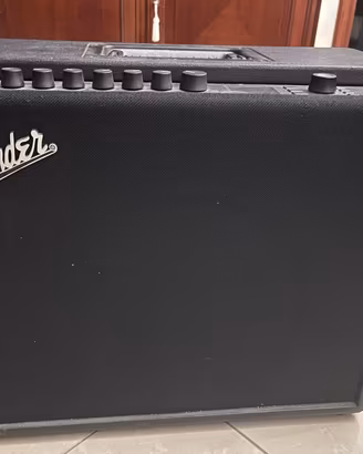 Amplificatore Fender Mustang GT100 con pedaliera
