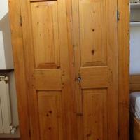 armadio antico in legno
