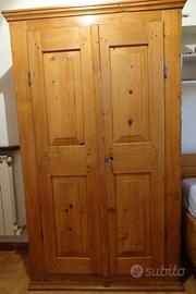 armadio antico in legno