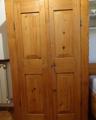 armadio antico in legno