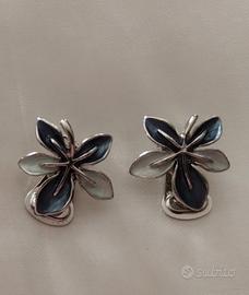 Orecchini in smalto azzurro e argento