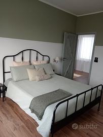 Letto in metallo nero stile farmhouse